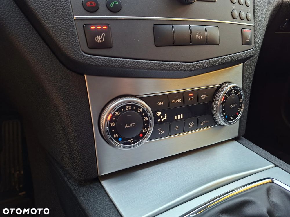 Mercedes-Benz Klasa C 180 Kompressor BlueEFFICIENCY Avantgarde - 34