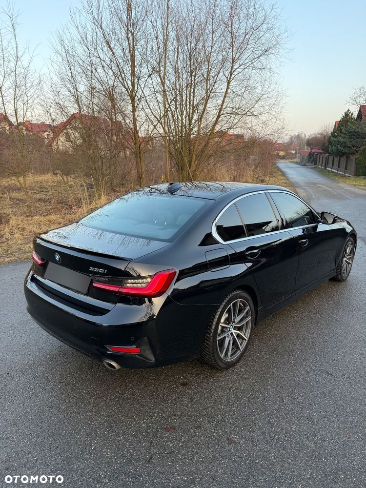 BMW Seria 3 330i Sport Line - 16