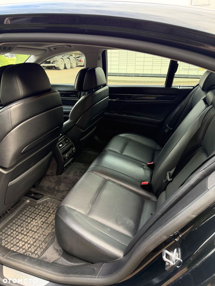 BMW Seria 7 750i - 10