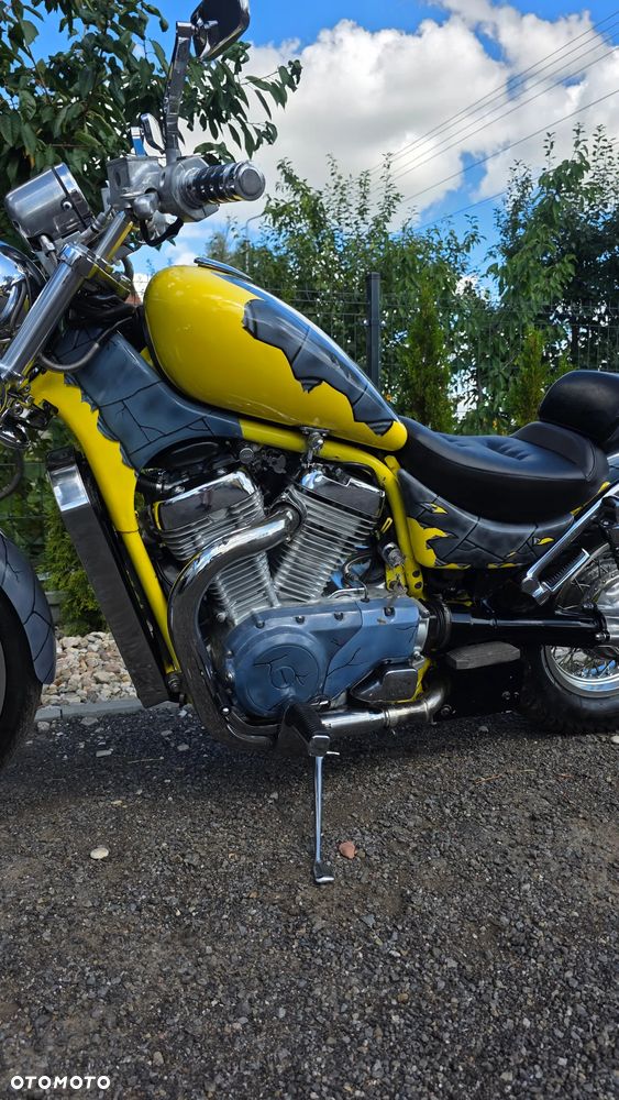 Suzuki Intruder - 17