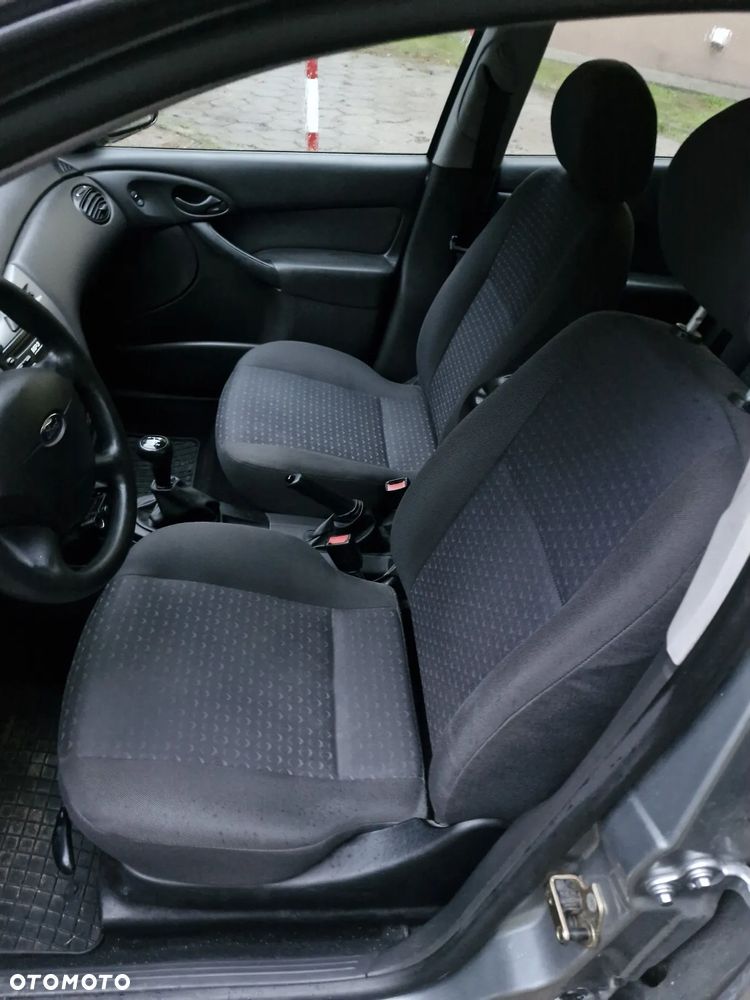 Ford Focus 1.6 Ghia - 9