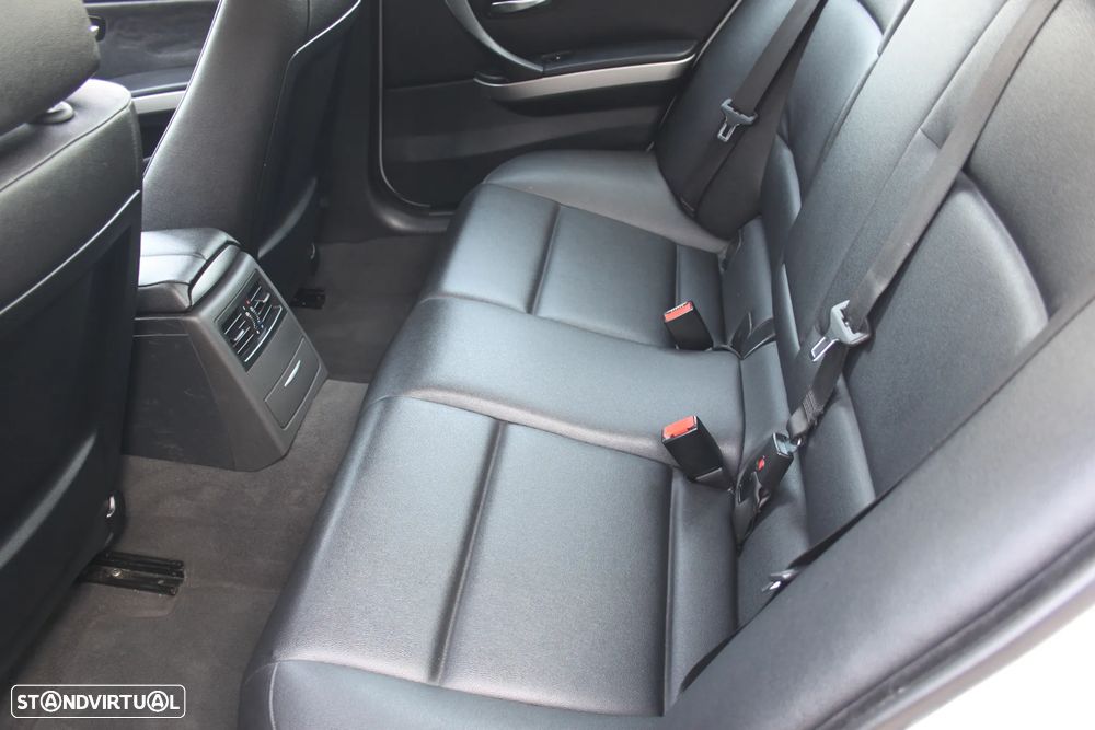 BMW 320 d Exclusive - 23