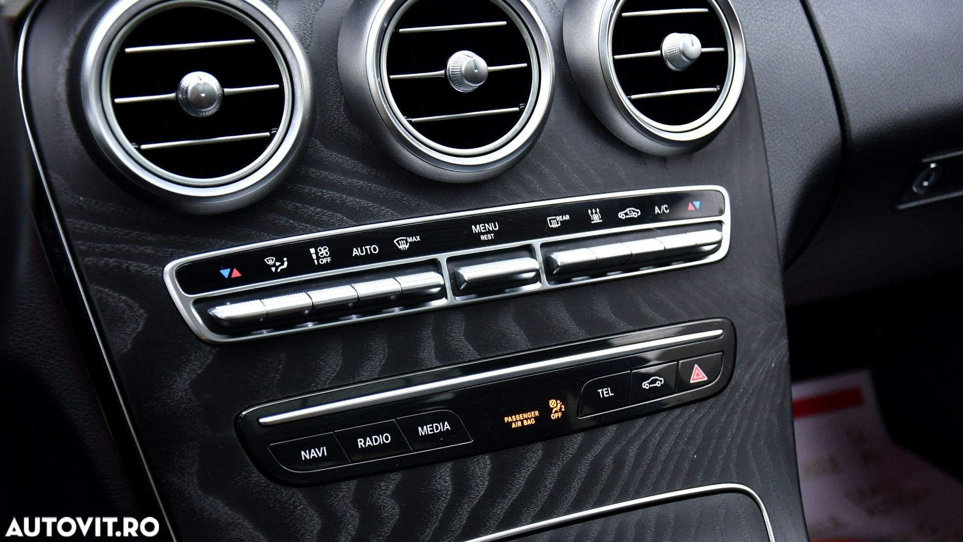 Mercedes-Benz C 300 e 4Matic 9G-TRONIC AMG Line - 14