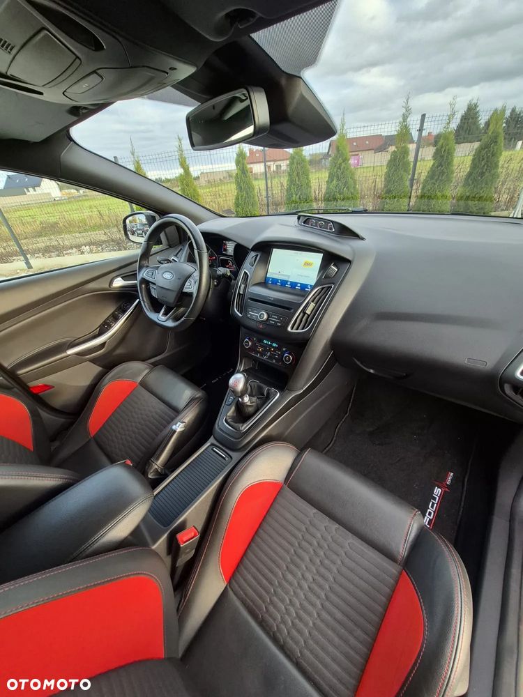 Ford Focus 2.0 EcoBoost ST - 35