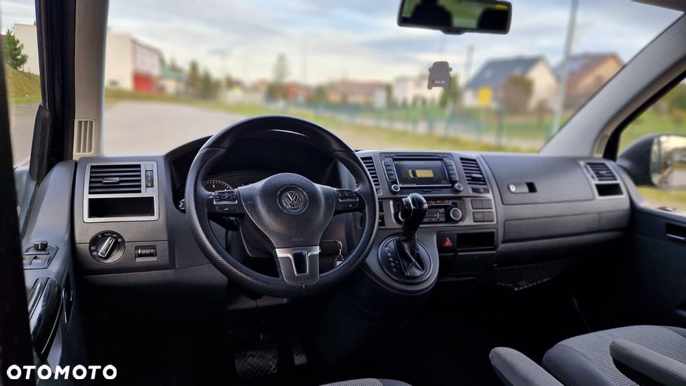 Volkswagen Caravelle - 8