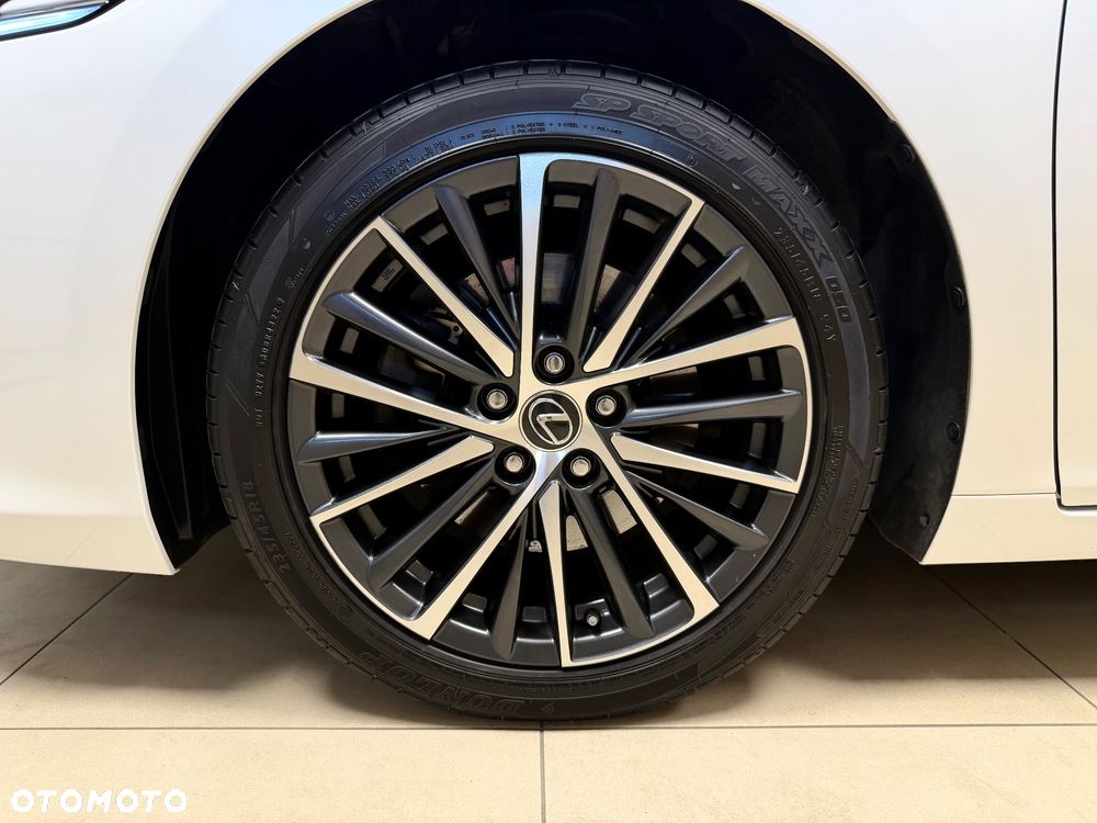 Lexus ES 300h Business Edition - 33