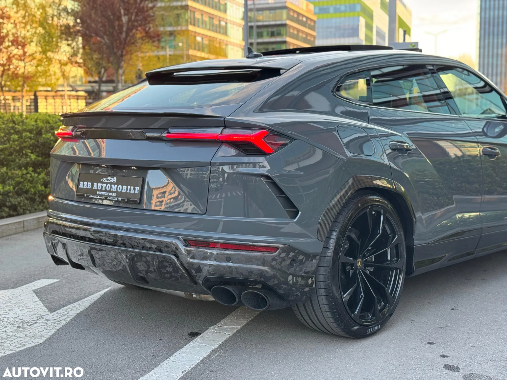 Lamborghini URUS Standard - 15