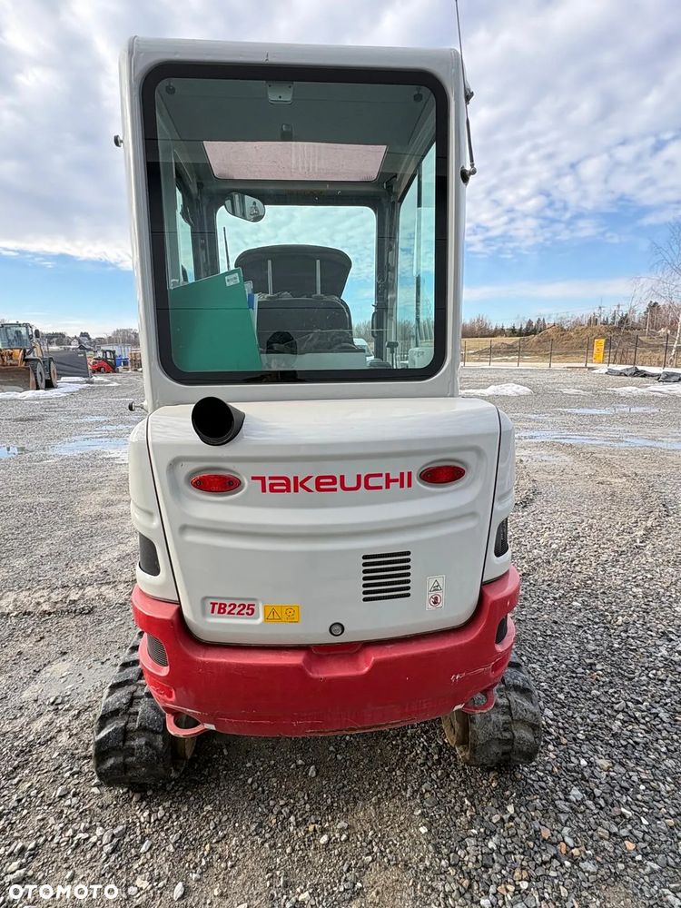 Takeuchi TB225 - 10
