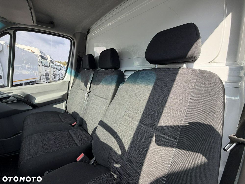 Mercedes-Benz Sprinter - 24
