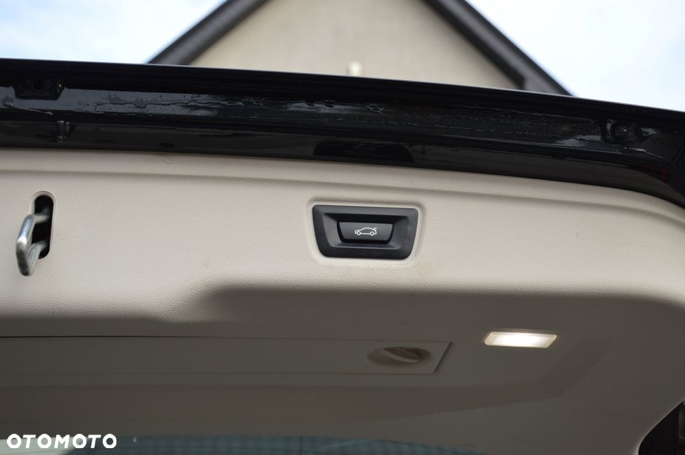 BMW Seria 3 320d Sport Line Shadow - 35