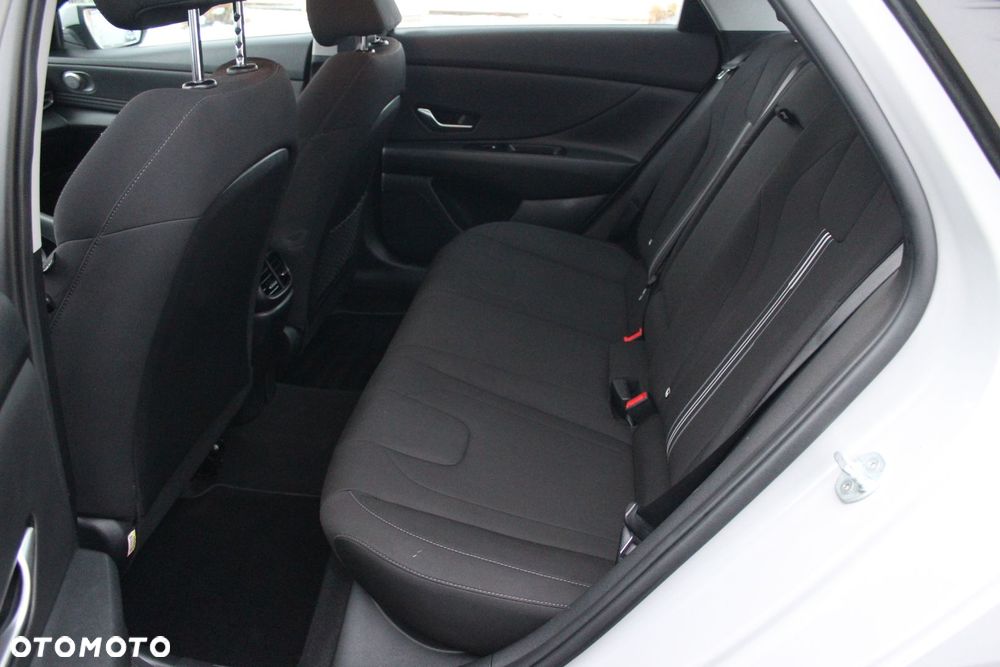 Hyundai Elantra 1.6 Smart CVT - 13