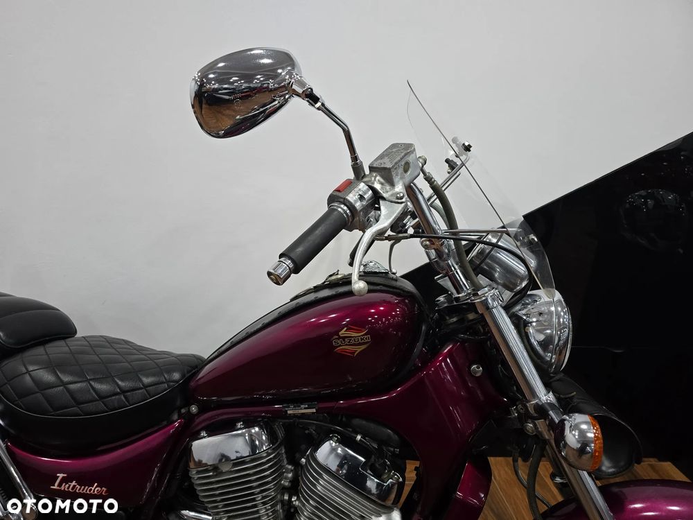 Suzuki Intruder - 8