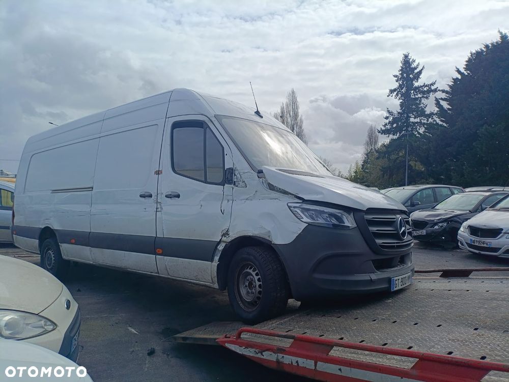 Mercedes-Benz Sprinter - 2