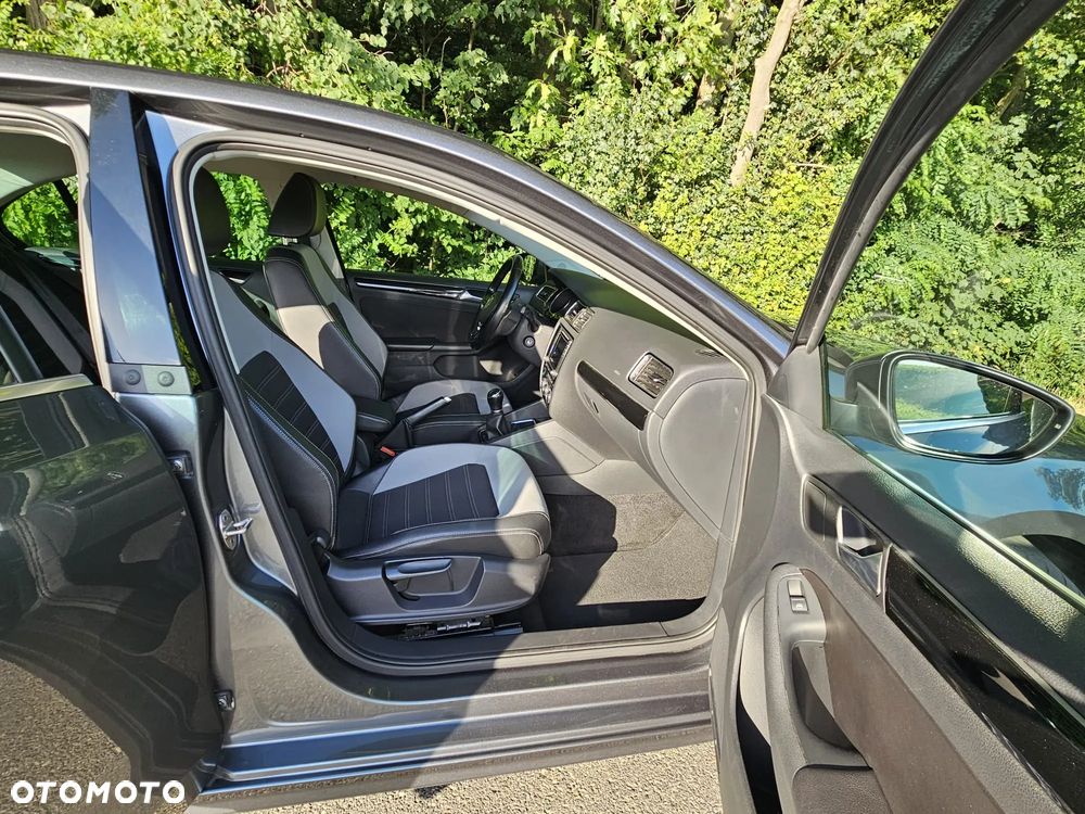 Volkswagen Jetta - 7