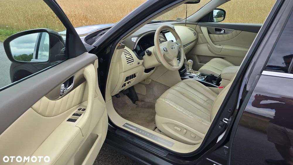 Infiniti FX - 10
