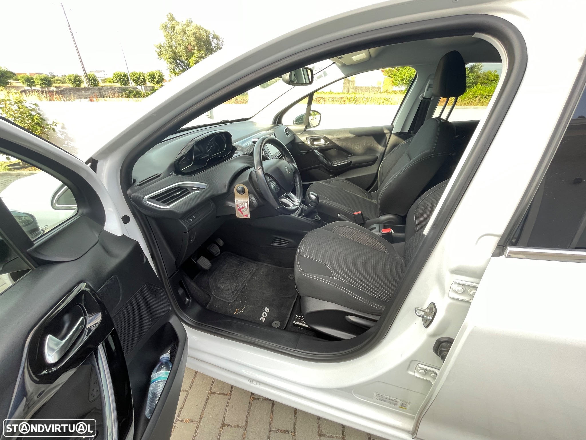 Peugeot 208 1.6 BlueHDi Allure - 15