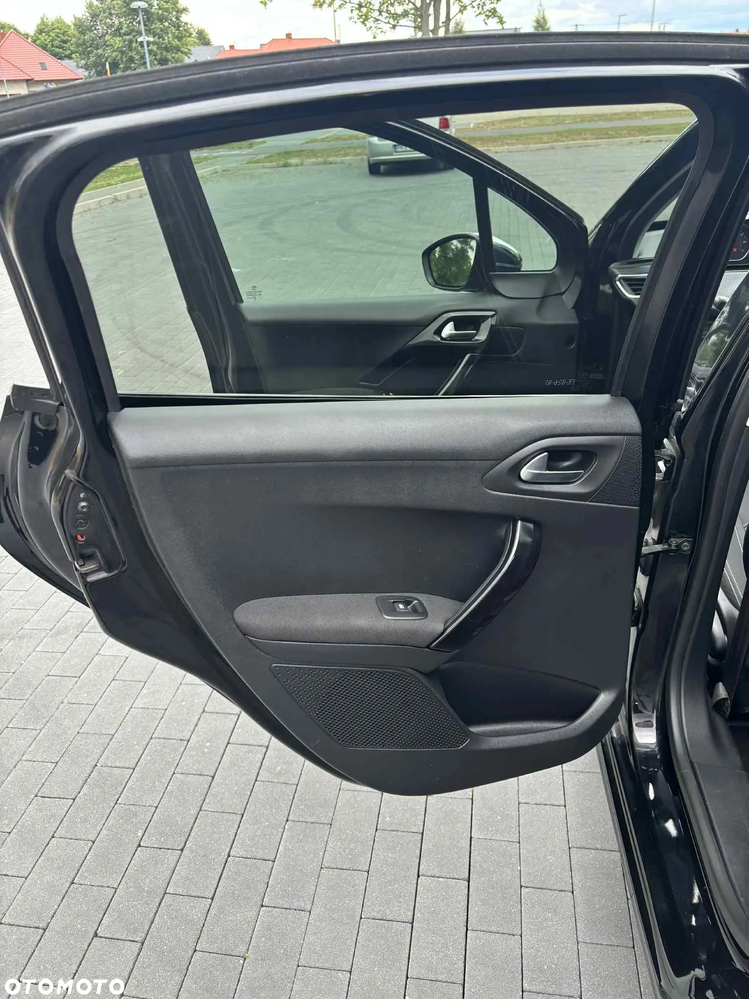 Peugeot 208 - 13
