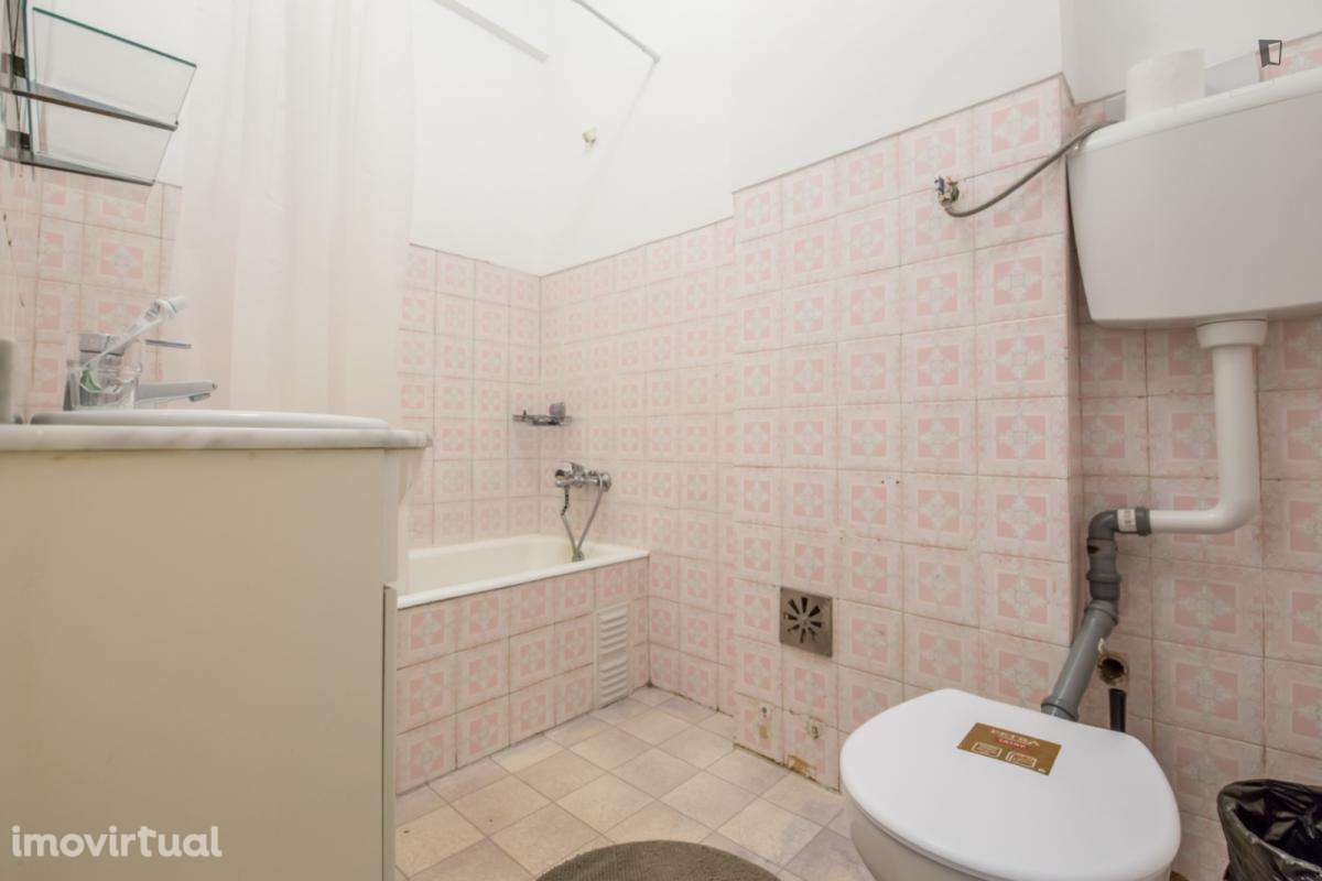 Quarto - localizado em Benfica Lisbon - Grande imagem: 4/10