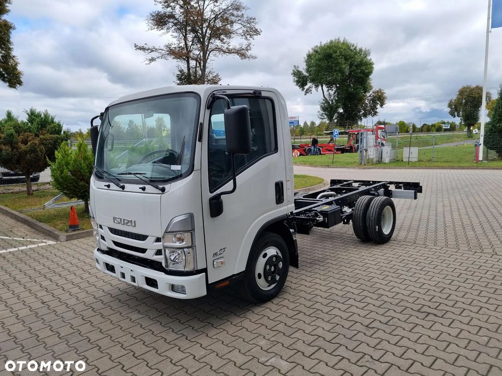 Isuzu M27 - 5