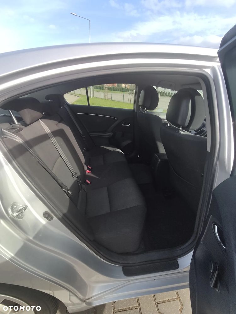 Toyota Avensis 1.6 Luna - 12