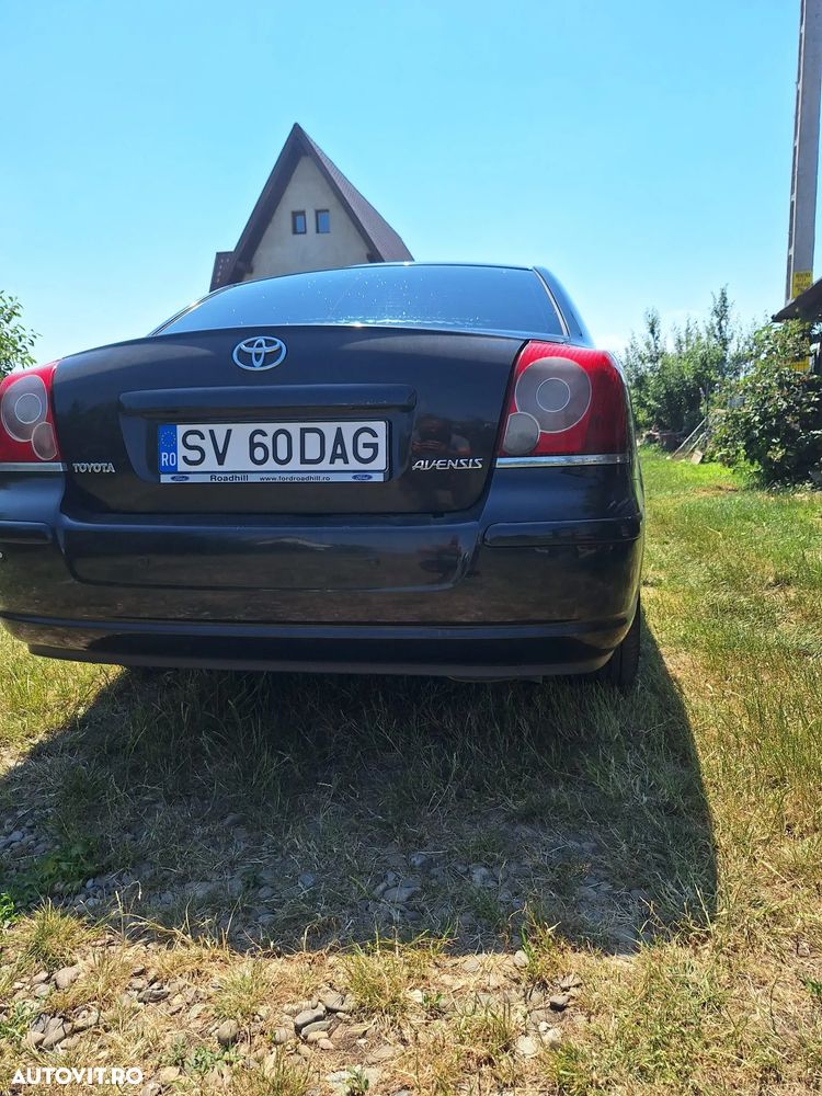 Toyota Avensis 1.6 Sedan Terra - 9