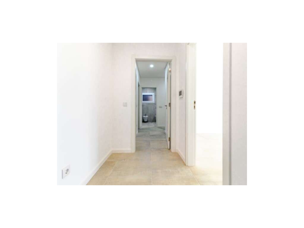 Apartamento T3 R/C Novo com Garagem - Grande imagem: 2/23