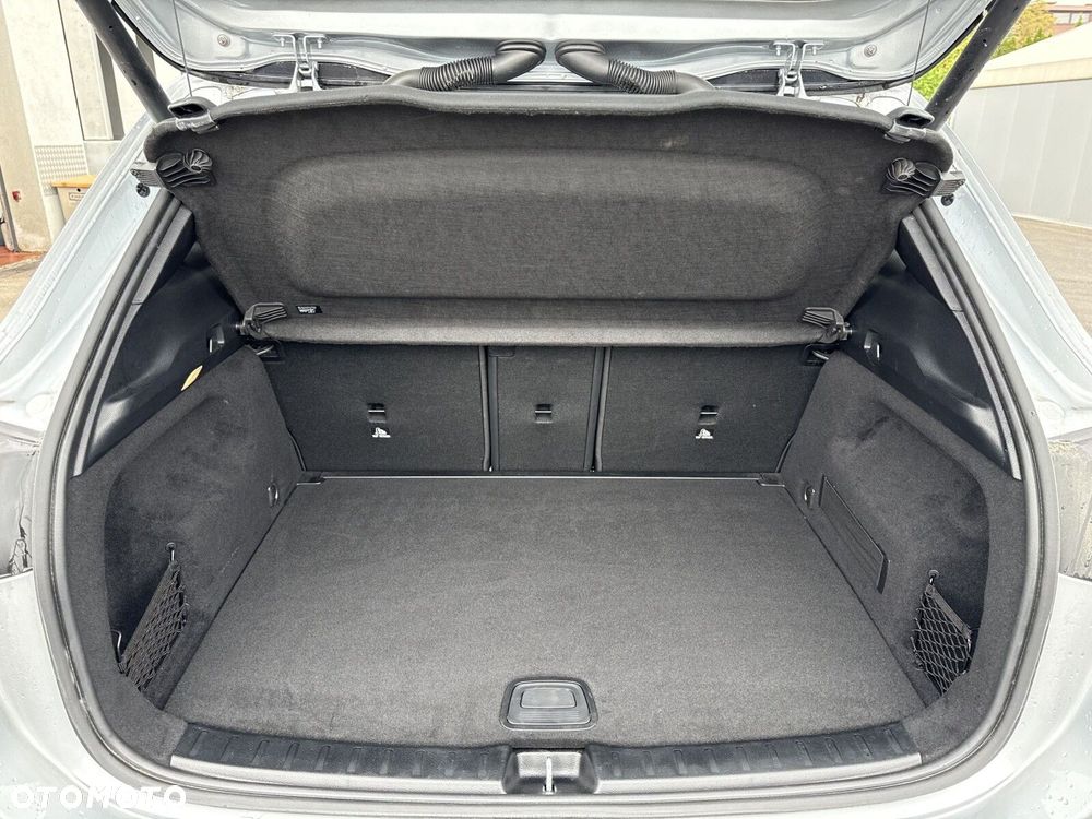 Mercedes-Benz GLA - 27