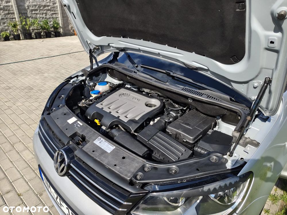 Volkswagen Touran 2.0 TDI DPF BlueMotion Technology Highline - 9