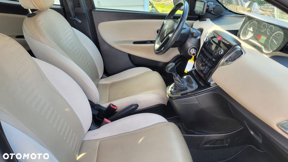 Lancia Ypsilon Y 0.9 TwinAir Turbo 8V Automatik Platinum - 12