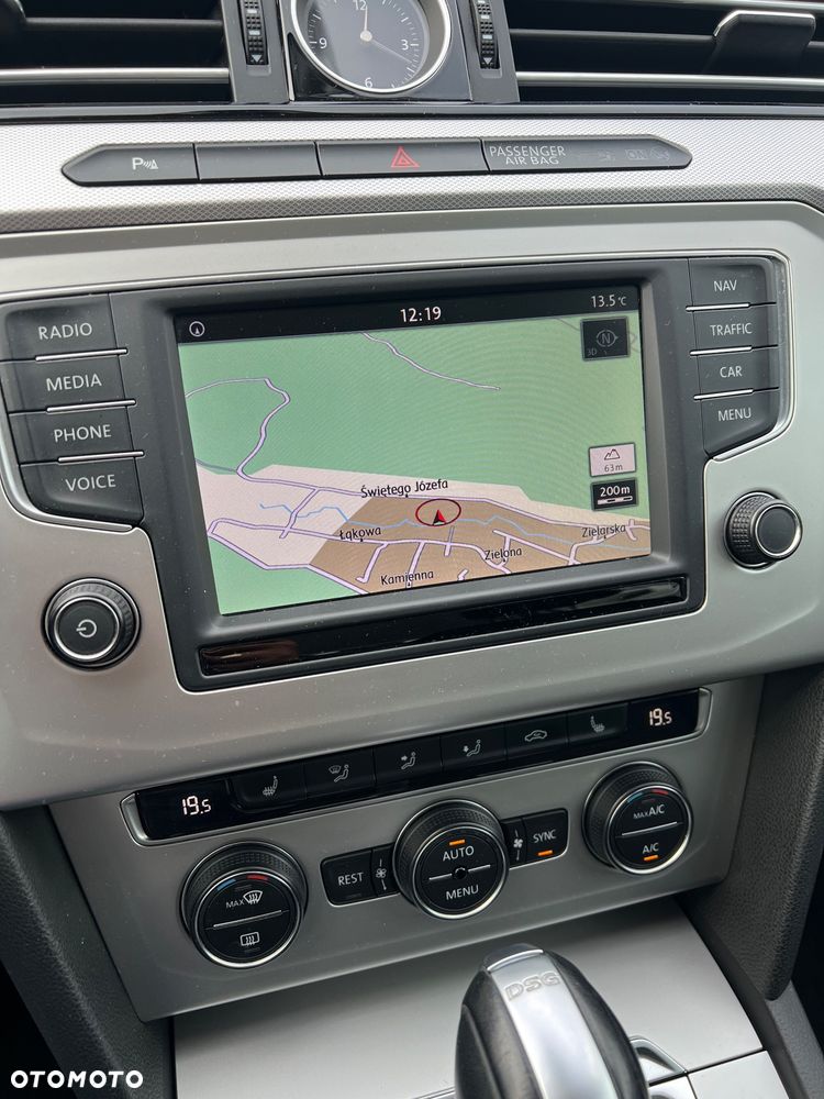 Volkswagen Passat - 31