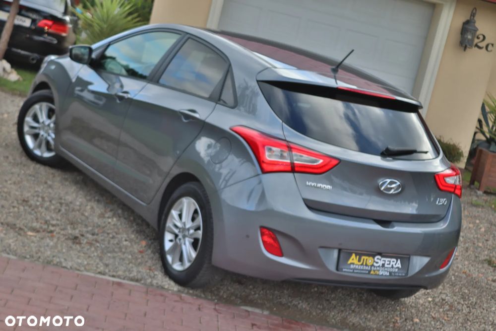 Hyundai i30 1.4 Intro Edition - 10