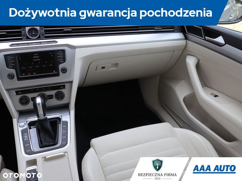 Volkswagen Passat - 10