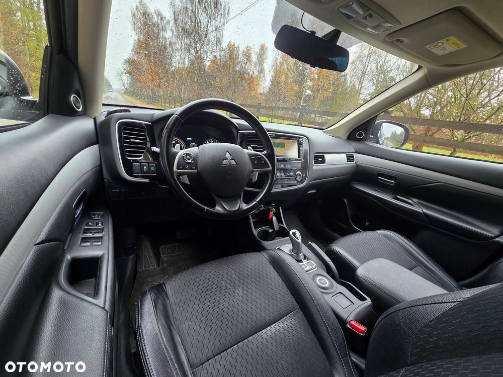 Mitsubishi Outlander - 34