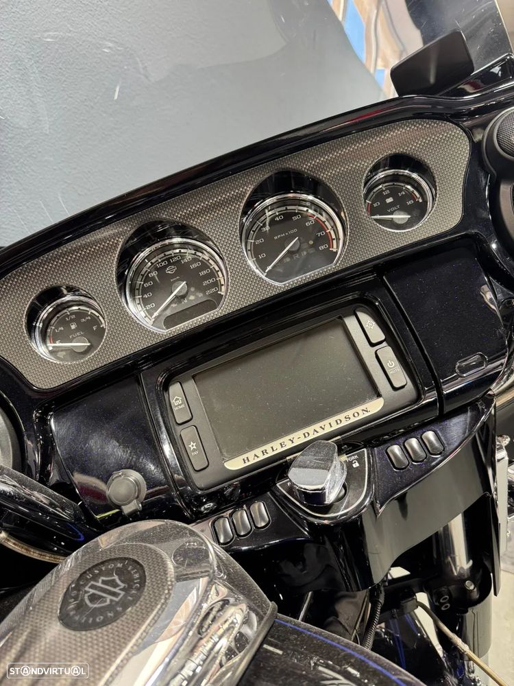 Harley-Davidson FLHXS CVO Street Glide FLHXS - 2