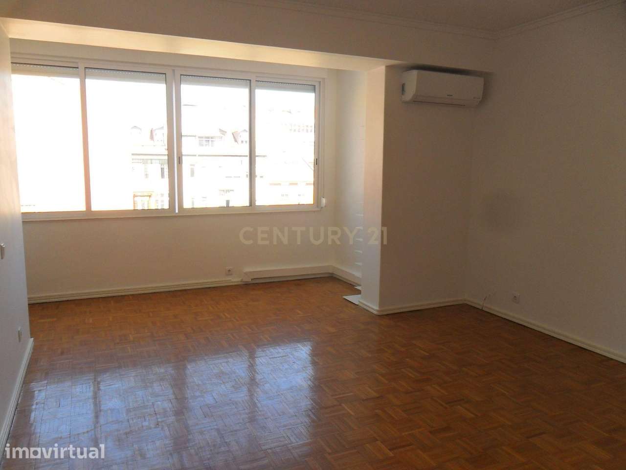 Apartamento T1 com cozinha equipada e parqueamento Estefânia/Lisboa - Grande imagem: 2/17