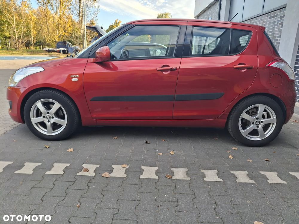 Suzuki Swift 2012 photo 3