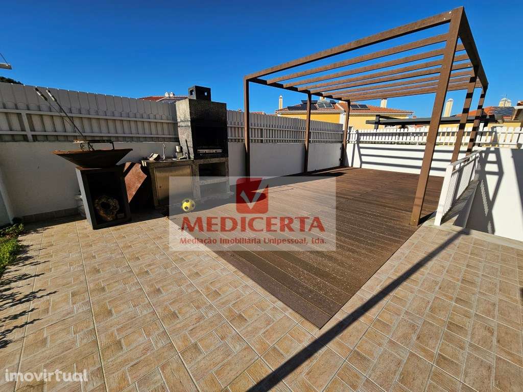 Algueirão - Moradia/Isolada T5 + Logradouro 350m² + Garagem - Grande imagem: 3/42