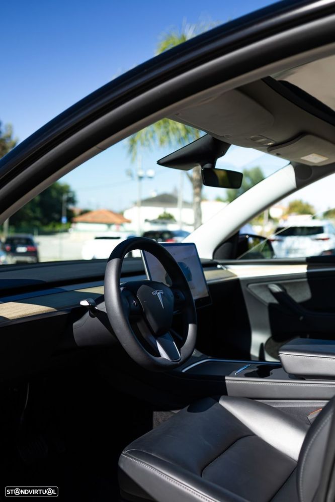 Tesla Model Y Standard RWD - 8