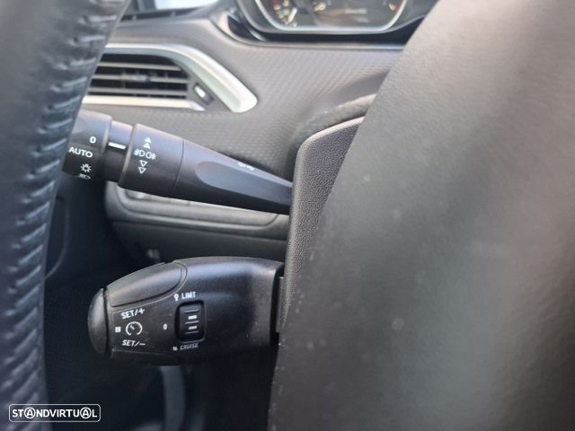 Peugeot 208 1.2 PureTech Signature - 25