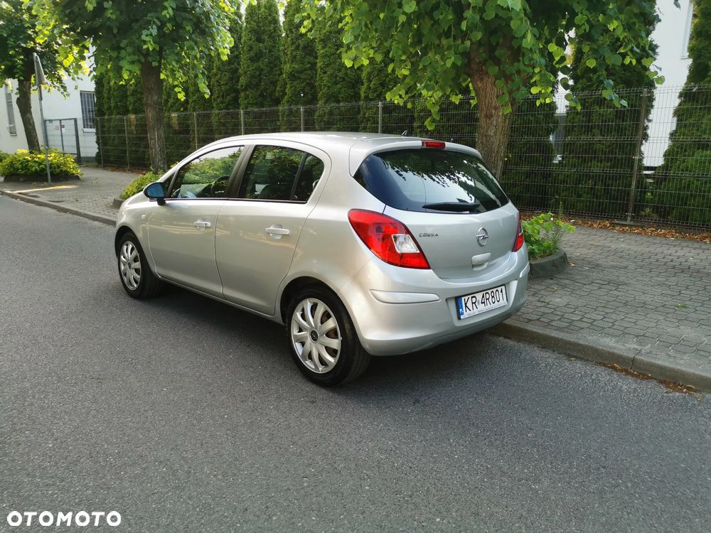 Opel Corsa 1.4 16V Cosmo - 3
