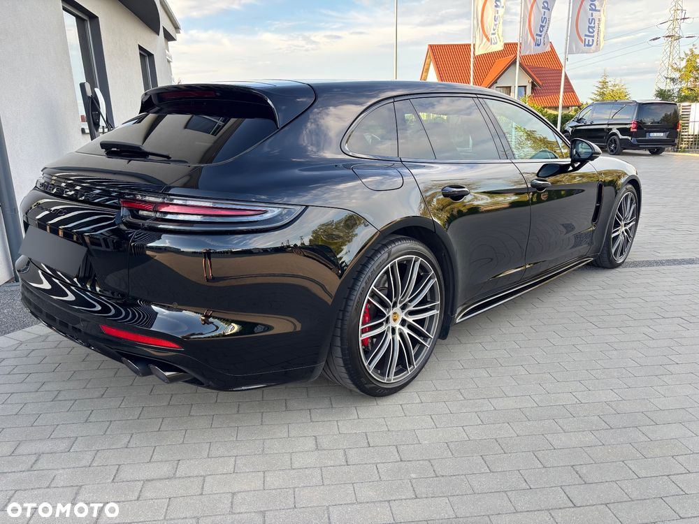 Porsche Panamera GTS Sport Turismo - 4