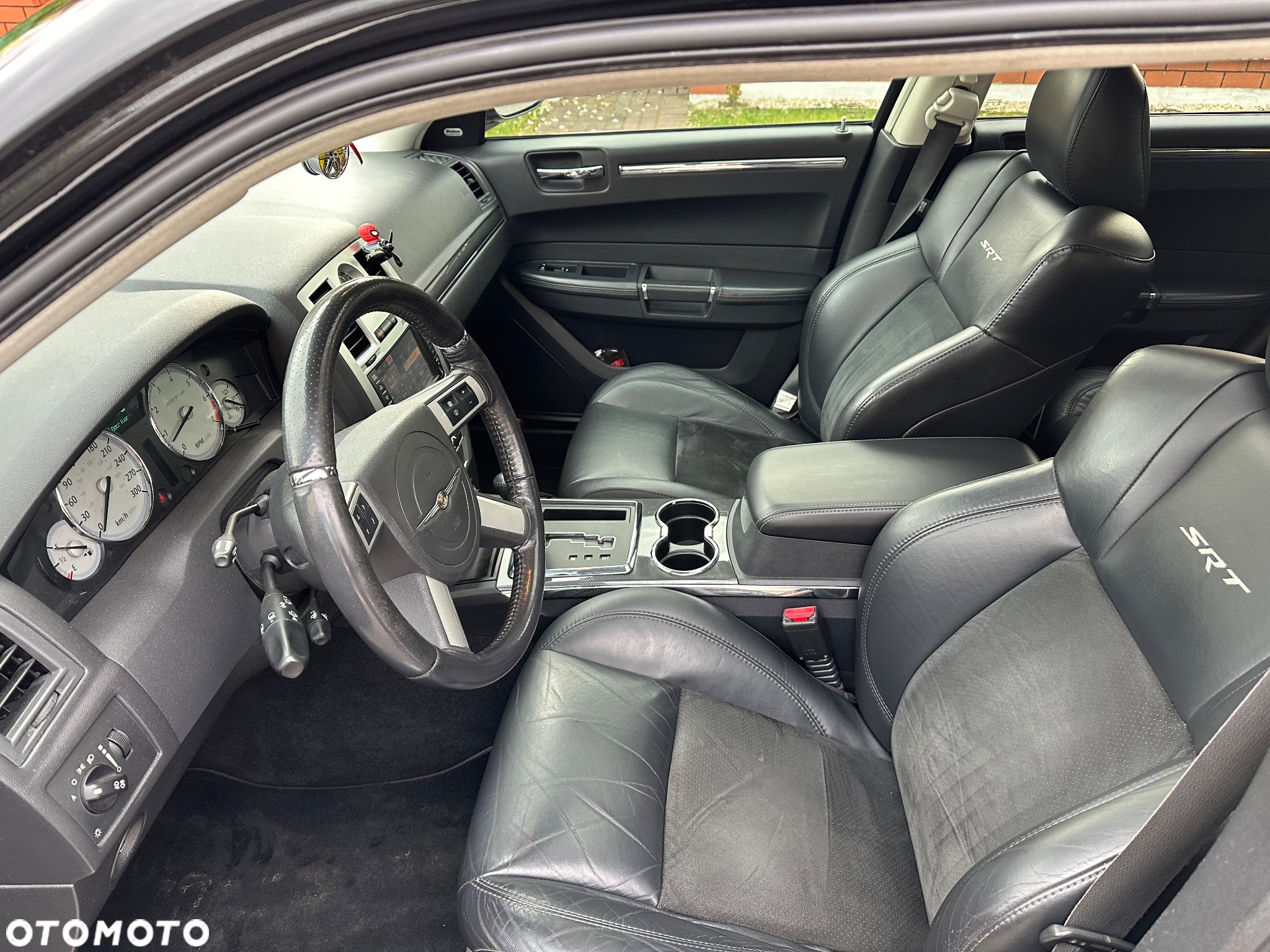Chrysler 300C 6.1 V8 Hemi SRT8 - 22