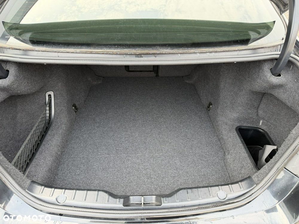 BMW Seria 5 525d Sport-Aut - 38