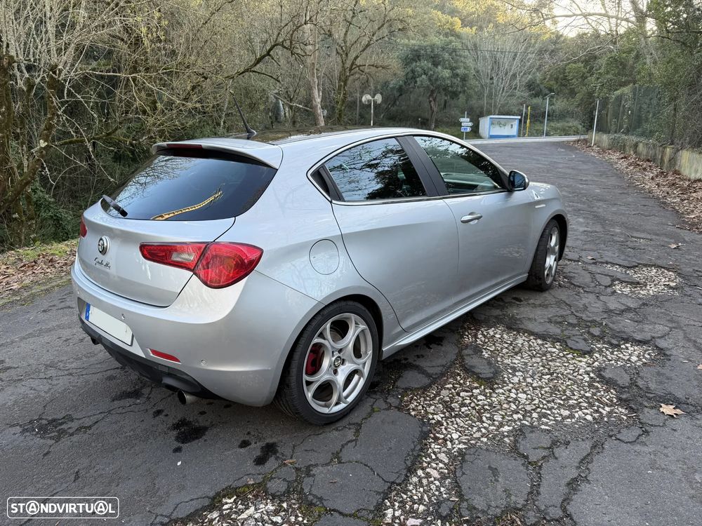 Alfa Romeo Giulietta ver-1750-tbi-quadrifoglio-verde - 11
