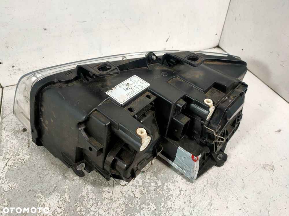 lampa przód prawa audi a4 b6 - 3
