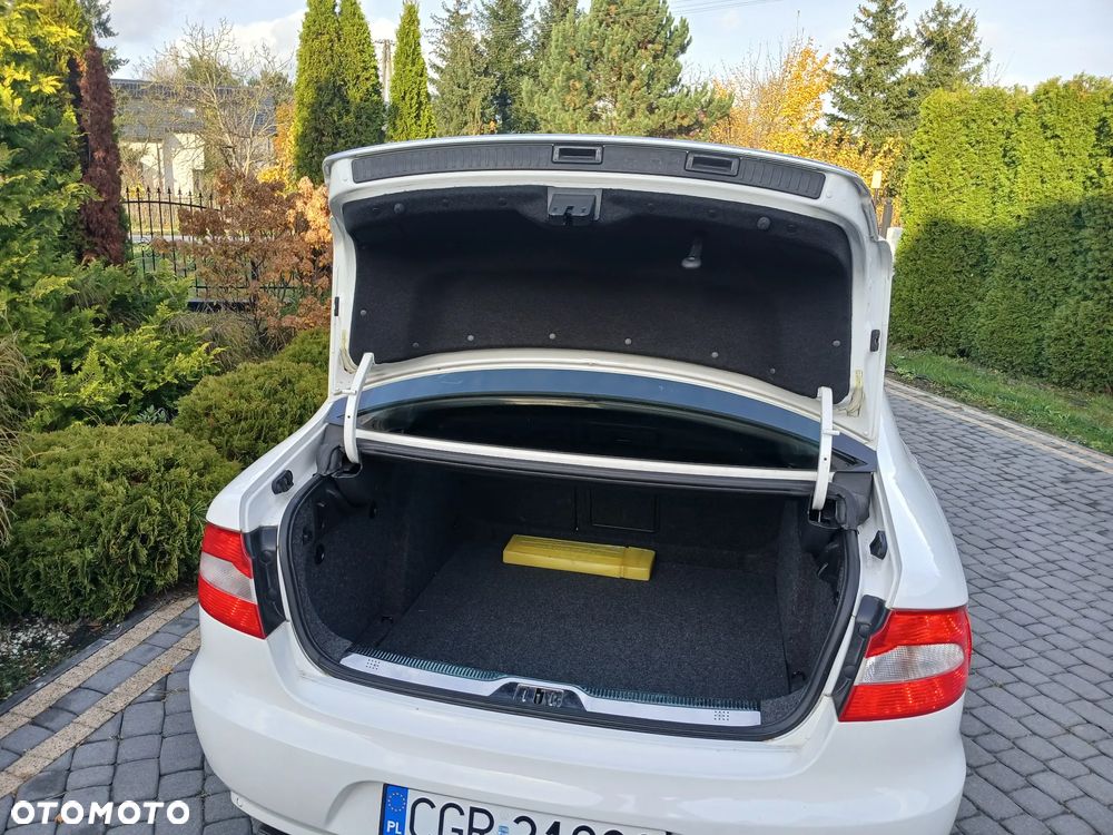 Skoda Superb 2.0 TDI DPF Elegance - 27