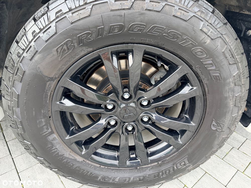 Mitsubishi Pajero - 8