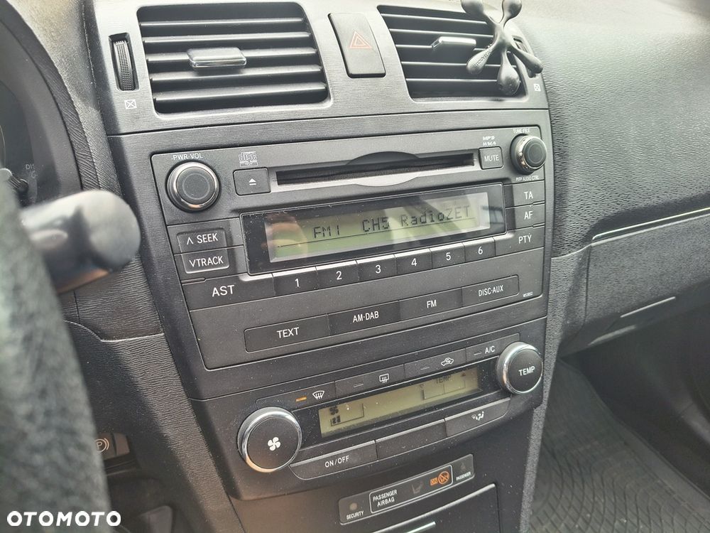 Toyota Avensis 1.6 Active - 16