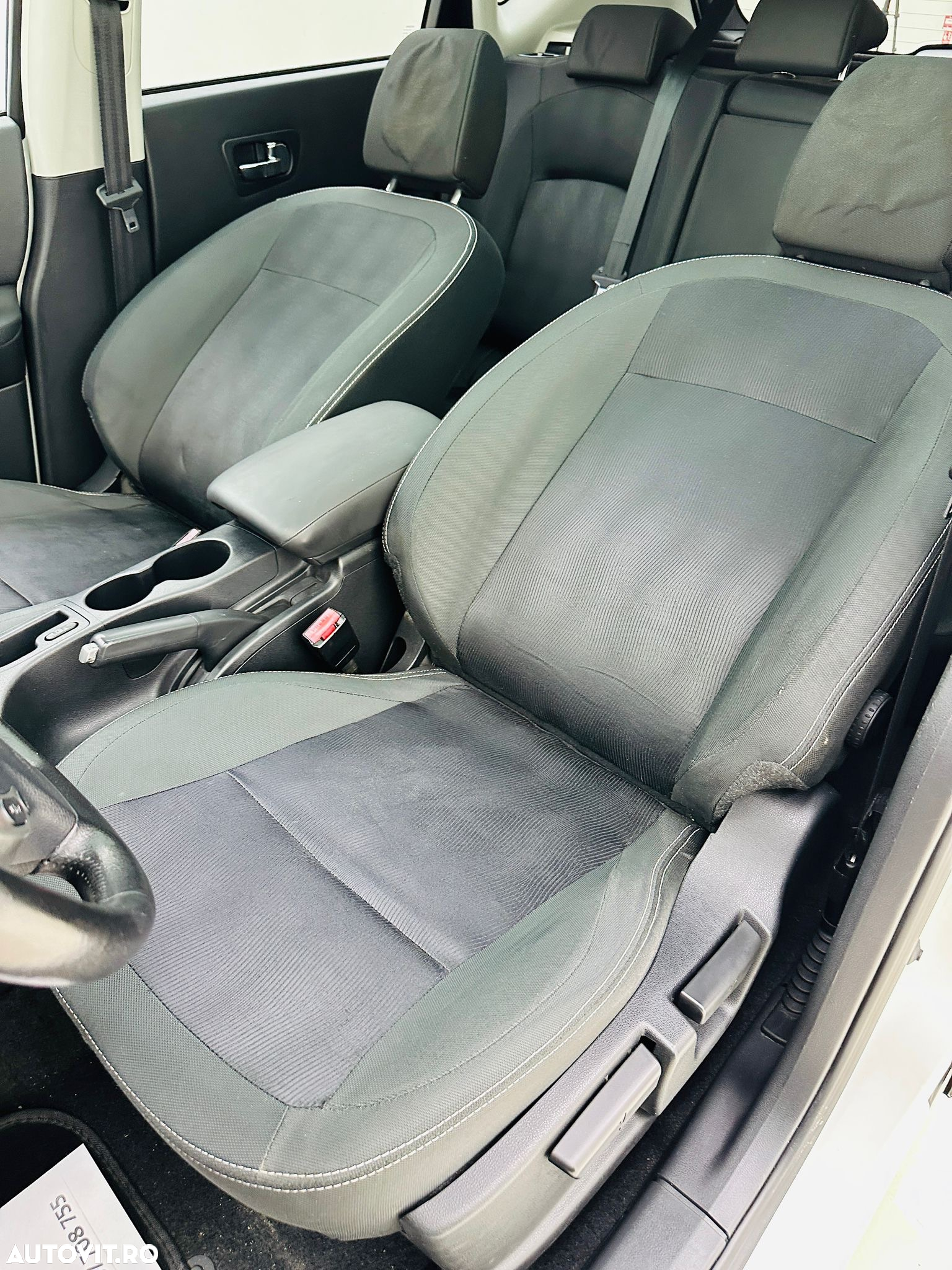 Nissan Qashqai - 25