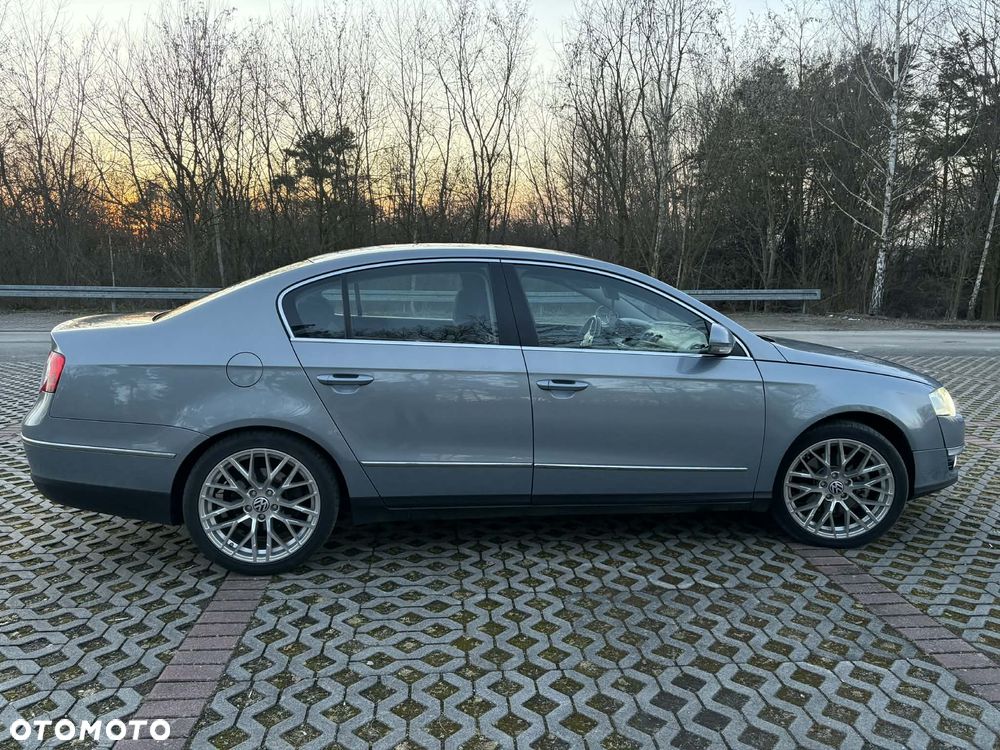 Volkswagen Passat - 1